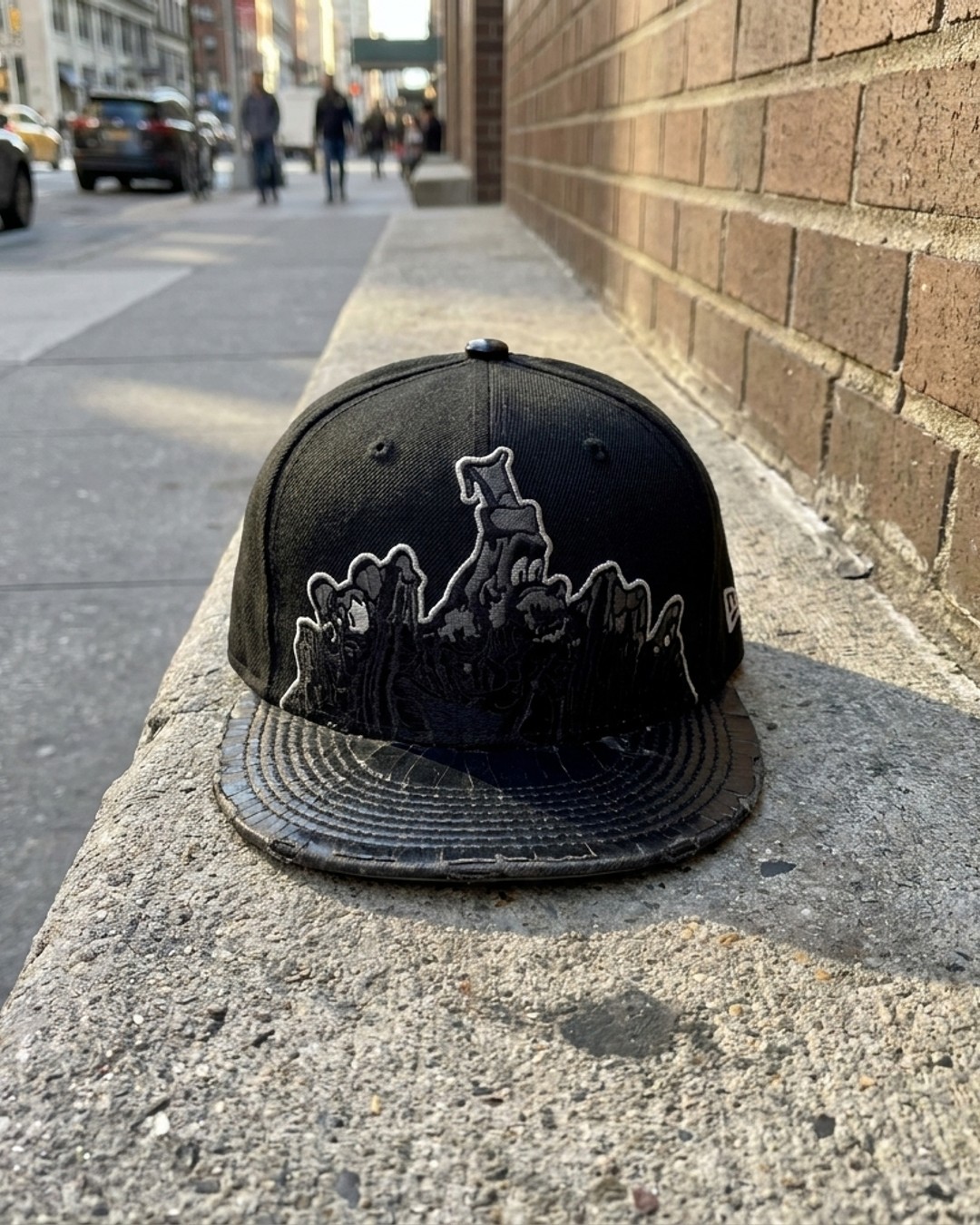Mickey Mouse "LONESOME GHOSTS" RARE Black New Era 59Fifty Fitted Hat Size 7 5/8
